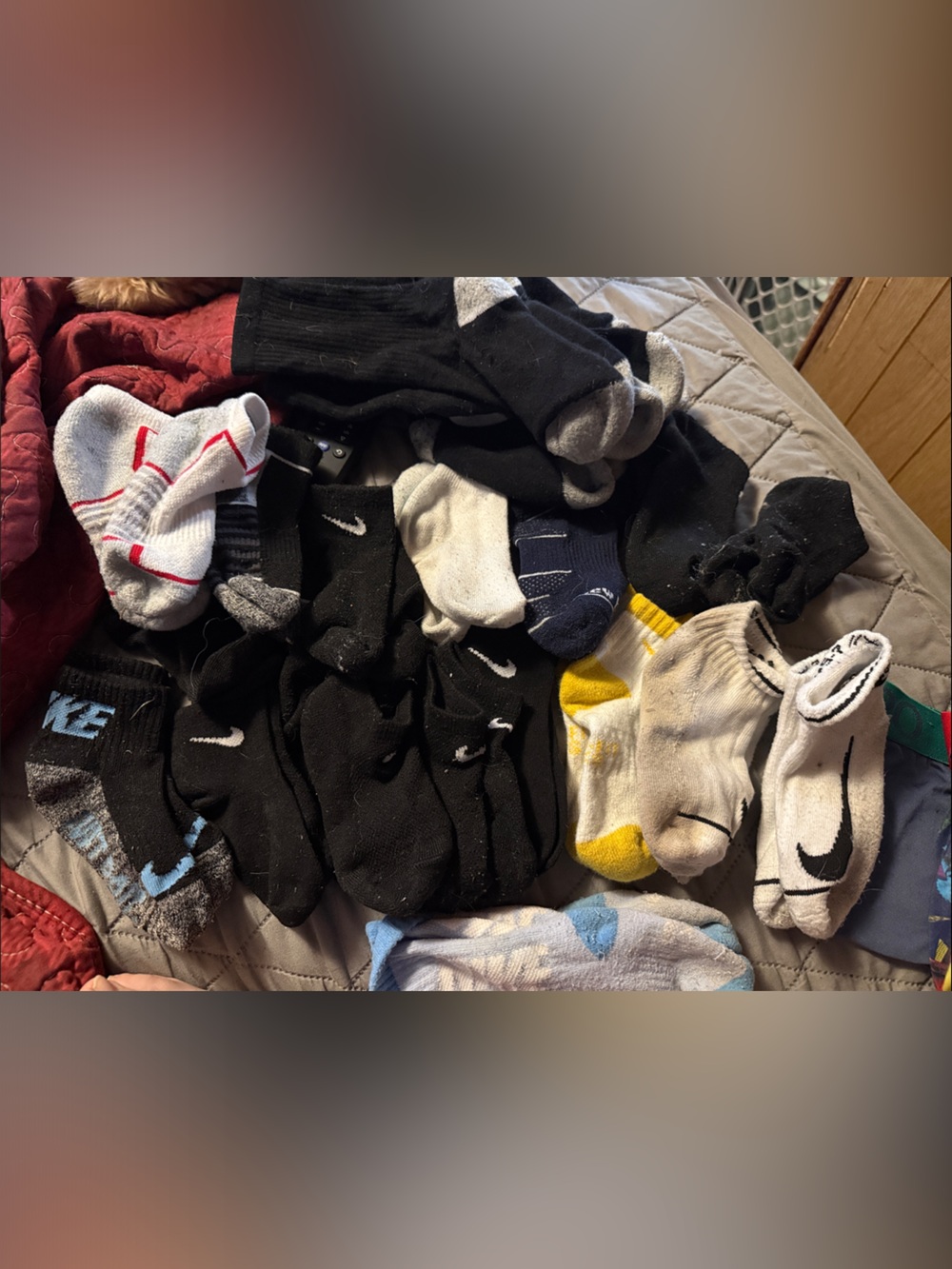 Nike Mixed Color Men's Athletic Sock Lot — Black, White, Yellow